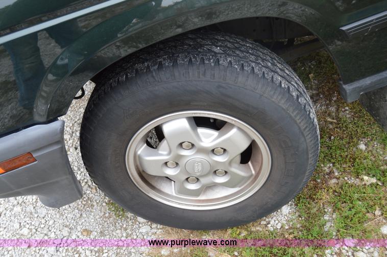 image for item I2951 1995 Land Rover Discovery SUV