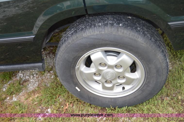 image for item I2951 1995 Land Rover Discovery SUV