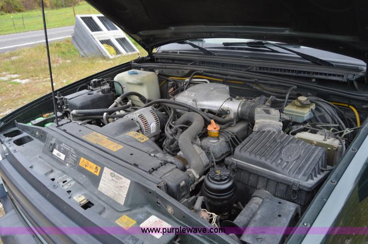 image for item I2951 1995 Land Rover Discovery SUV