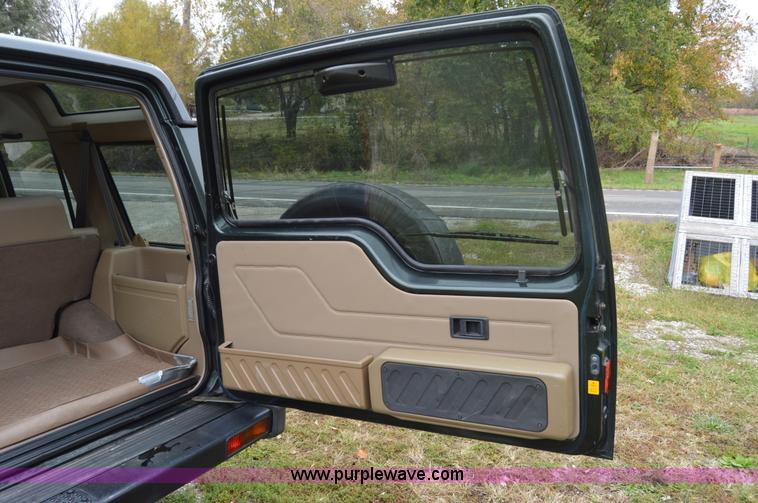 image for item I2951 1995 Land Rover Discovery SUV