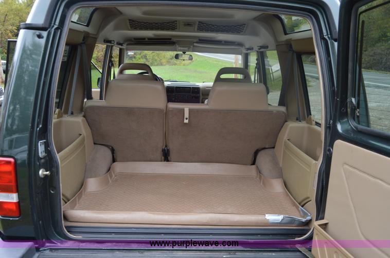 image for item I2951 1995 Land Rover Discovery SUV