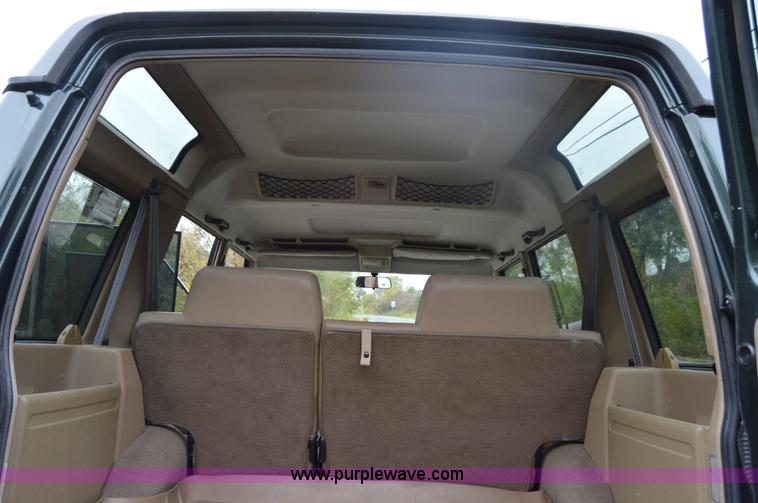 image for item I2951 1995 Land Rover Discovery SUV