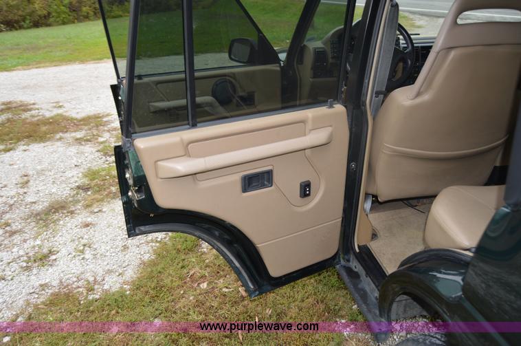 image for item I2951 1995 Land Rover Discovery SUV