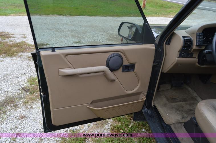 image for item I2951 1995 Land Rover Discovery SUV