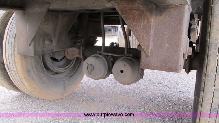 image for item I3186 1997 Transcraft TL2000 flatbed trailer