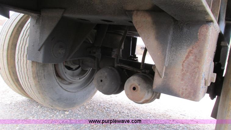 image for item I3186 1997 Transcraft TL2000 flatbed trailer