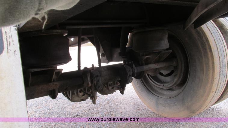 image for item I3186 1997 Transcraft TL2000 flatbed trailer