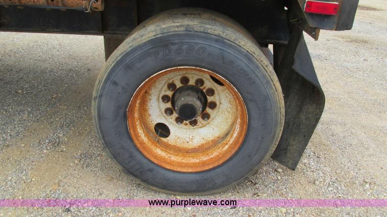 image for item I3186 1997 Transcraft TL2000 flatbed trailer