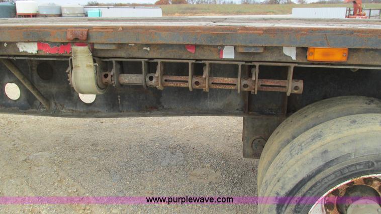 image for item I3186 1997 Transcraft TL2000 flatbed trailer