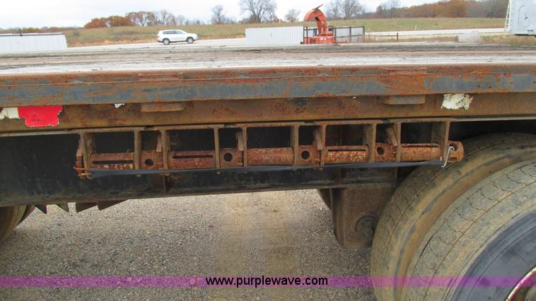 image for item I3186 1997 Transcraft TL2000 flatbed trailer