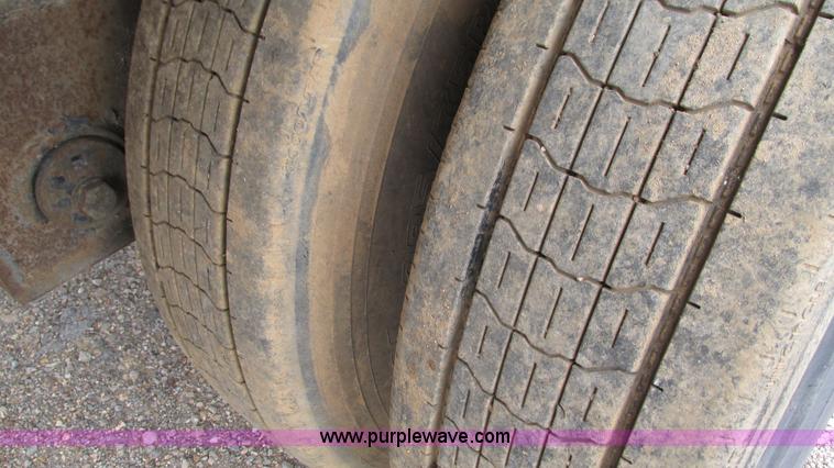 image for item I3186 1997 Transcraft TL2000 flatbed trailer