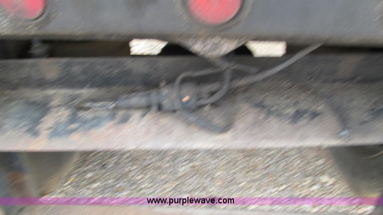 image for item I3186 1997 Transcraft TL2000 flatbed trailer