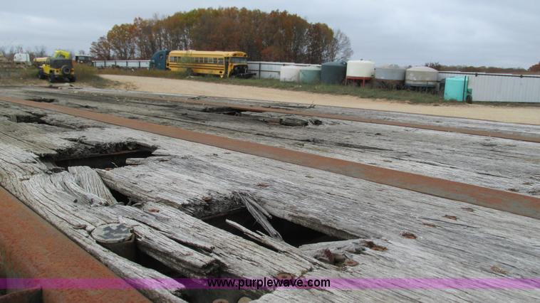 image for item I3186 1997 Transcraft TL2000 flatbed trailer