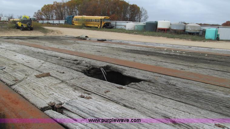 image for item I3186 1997 Transcraft TL2000 flatbed trailer