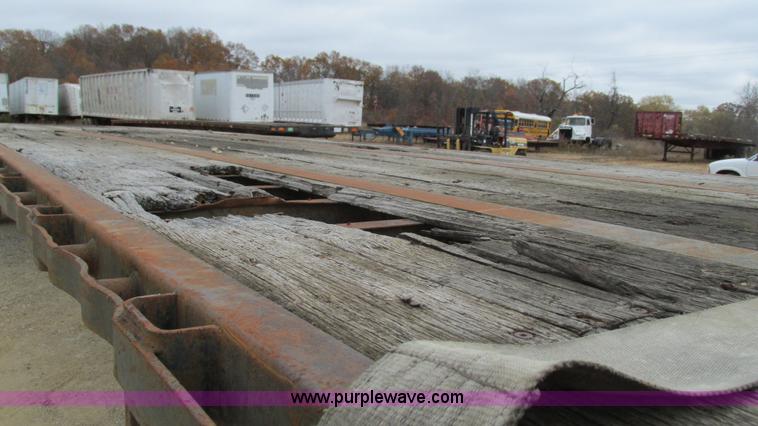 image for item I3186 1997 Transcraft TL2000 flatbed trailer