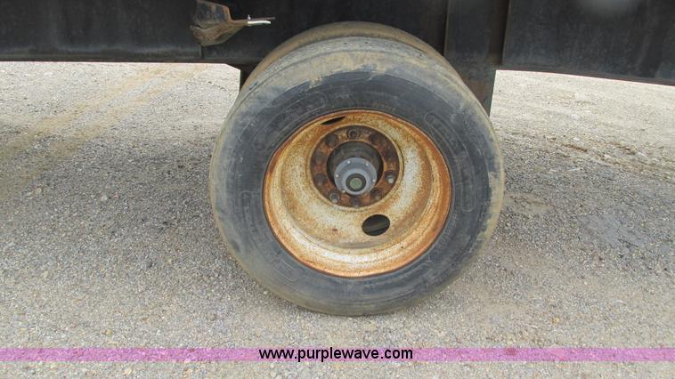 image for item I3186 1997 Transcraft TL2000 flatbed trailer