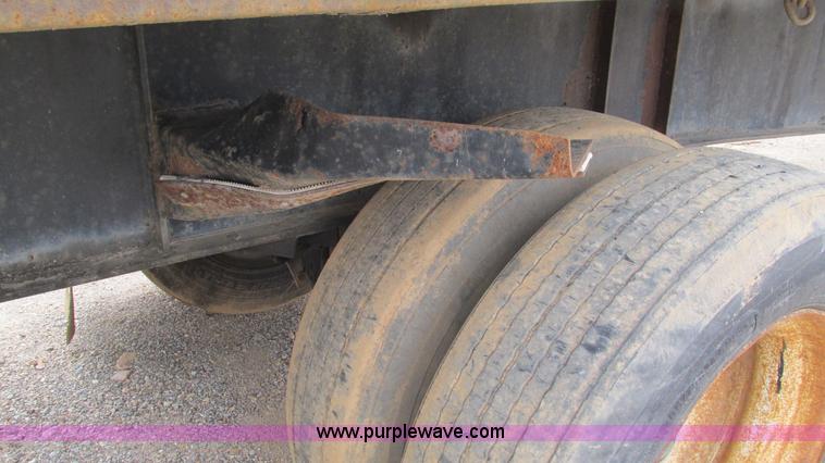 image for item I3186 1997 Transcraft TL2000 flatbed trailer