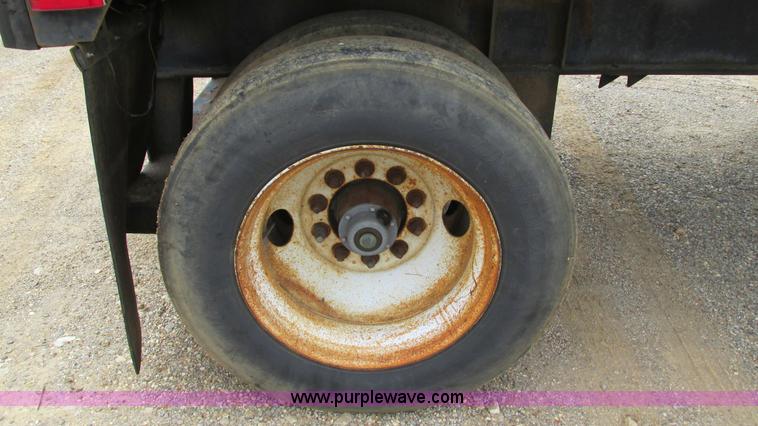 image for item I3186 1997 Transcraft TL2000 flatbed trailer