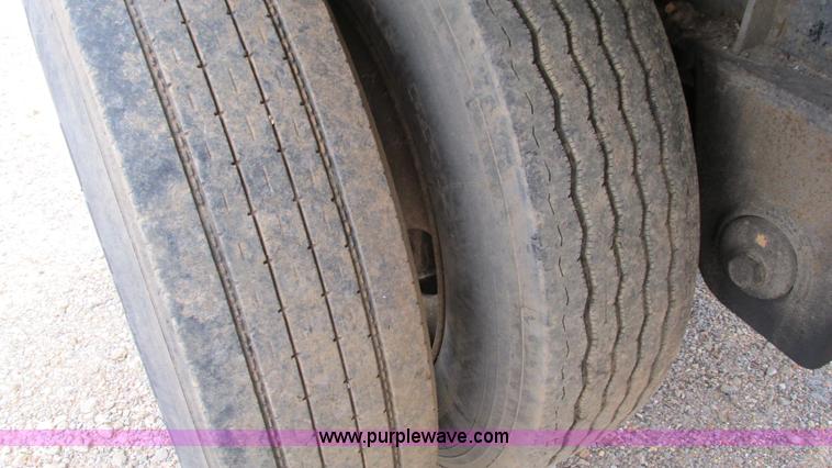 image for item I3186 1997 Transcraft TL2000 flatbed trailer