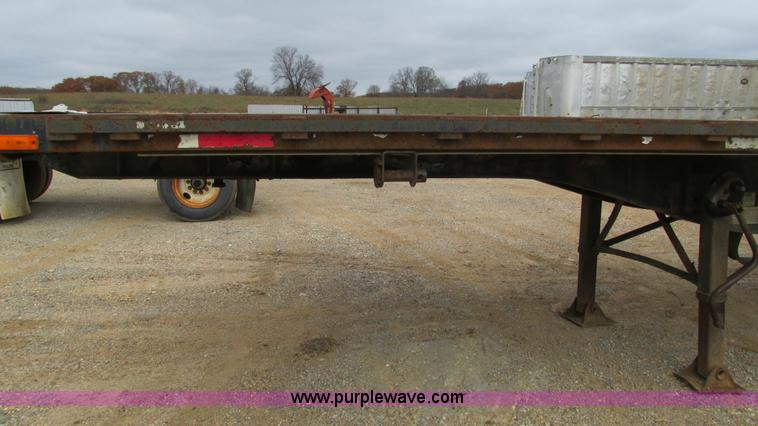 image for item I3187 1997 Transcraft TL2000 flatbed trailer