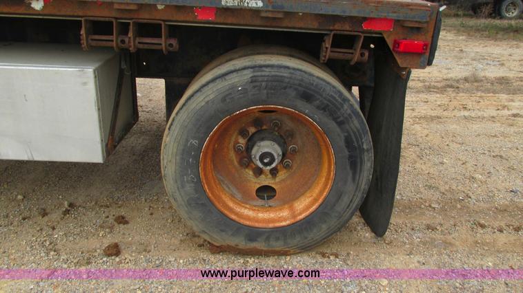 image for item I3187 1997 Transcraft TL2000 flatbed trailer