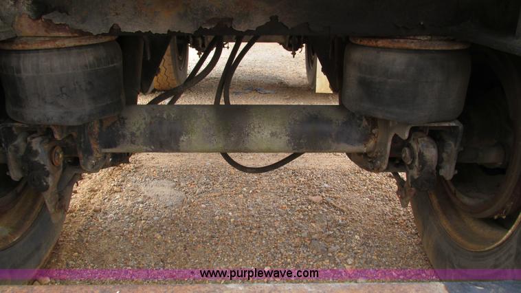 image for item I3187 1997 Transcraft TL2000 flatbed trailer