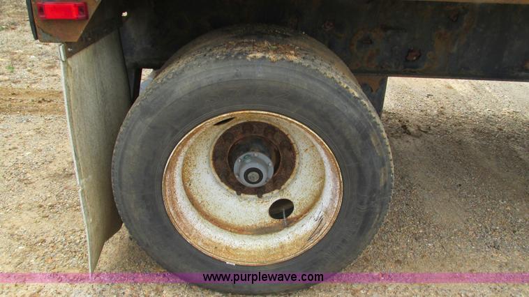 image for item I3187 1997 Transcraft TL2000 flatbed trailer