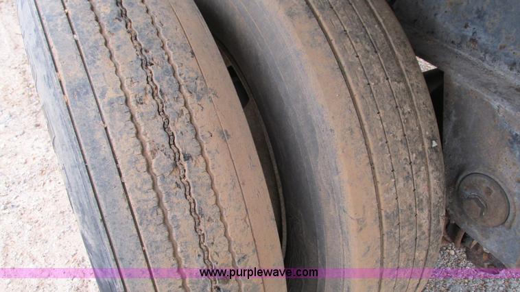 image for item I3187 1997 Transcraft TL2000 flatbed trailer