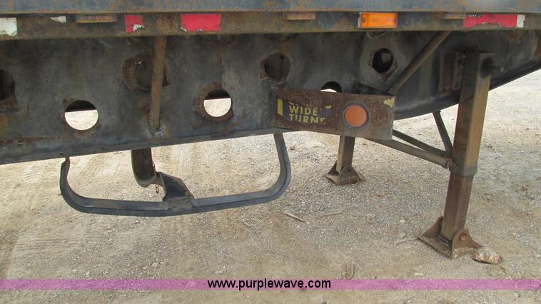 image for item I3187 1997 Transcraft TL2000 flatbed trailer