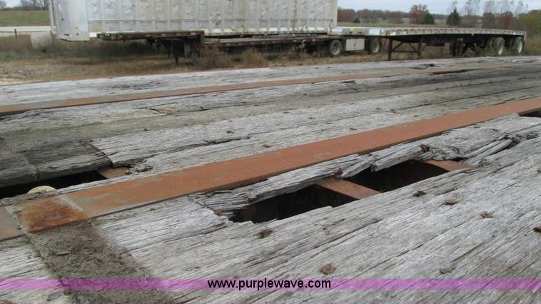 image for item I3187 1997 Transcraft TL2000 flatbed trailer