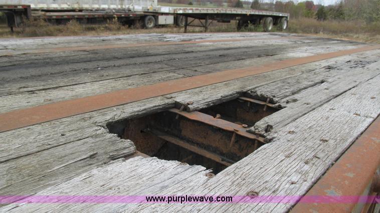 image for item I3187 1997 Transcraft TL2000 flatbed trailer