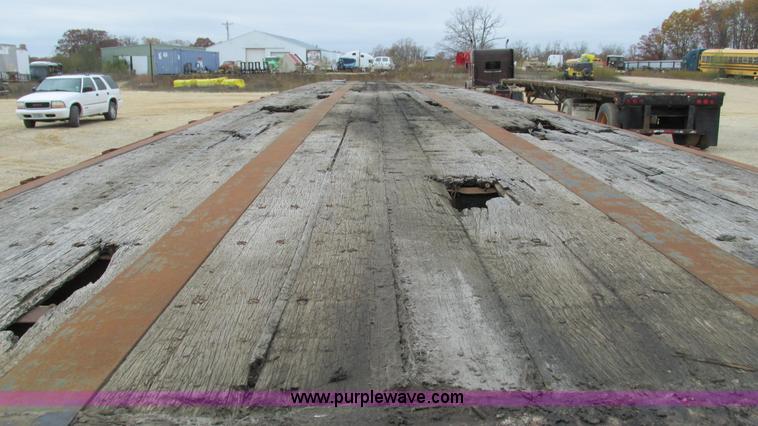 image for item I3187 1997 Transcraft TL2000 flatbed trailer