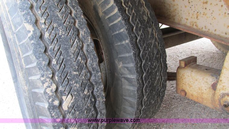 image for item I3189 1995 Fleet gooseneck trailer