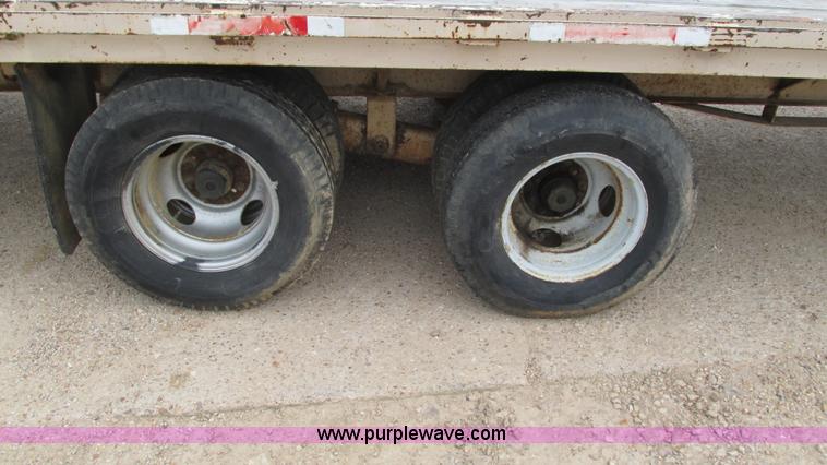 image for item I3189 1995 Fleet gooseneck trailer