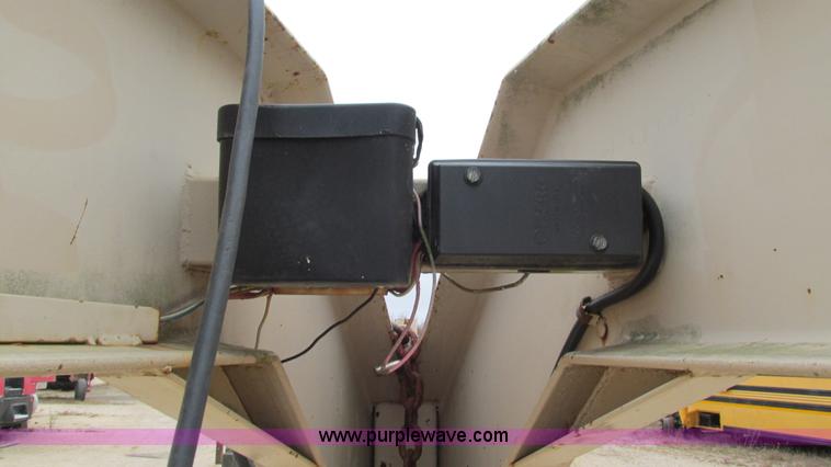 image for item I3189 1995 Fleet gooseneck trailer