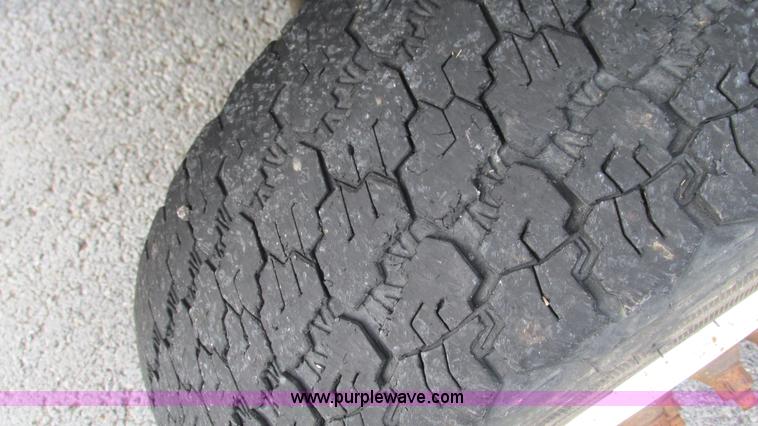 image for item I3194 2005 Ford F350 Goeshen coach bus