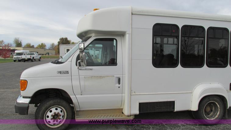 image for item I3194 2005 Ford F350 Goeshen coach bus