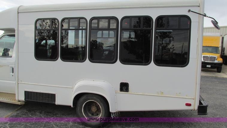 image for item I3194 2005 Ford F350 Goeshen coach bus