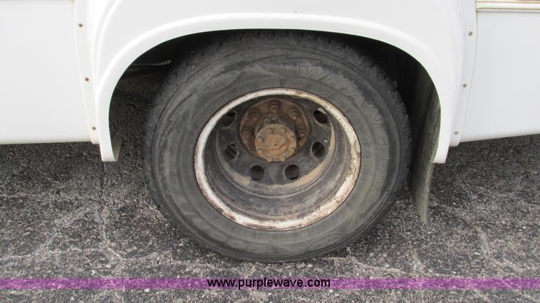 image for item I3194 2005 Ford F350 Goeshen coach bus