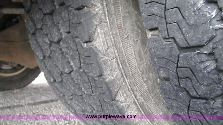 image for item I3194 2005 Ford F350 Goeshen coach bus