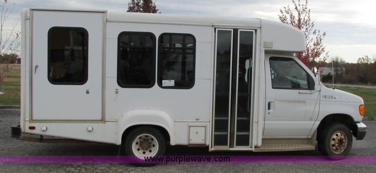image for item I3194 2005 Ford F350 Goeshen coach bus