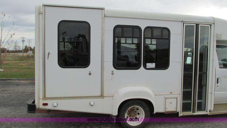 image for item I3194 2005 Ford F350 Goeshen coach bus