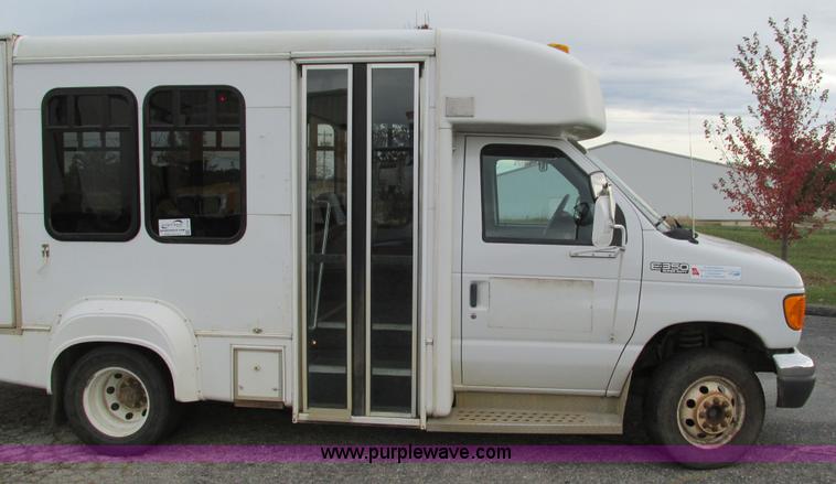 image for item I3194 2005 Ford F350 Goeshen coach bus