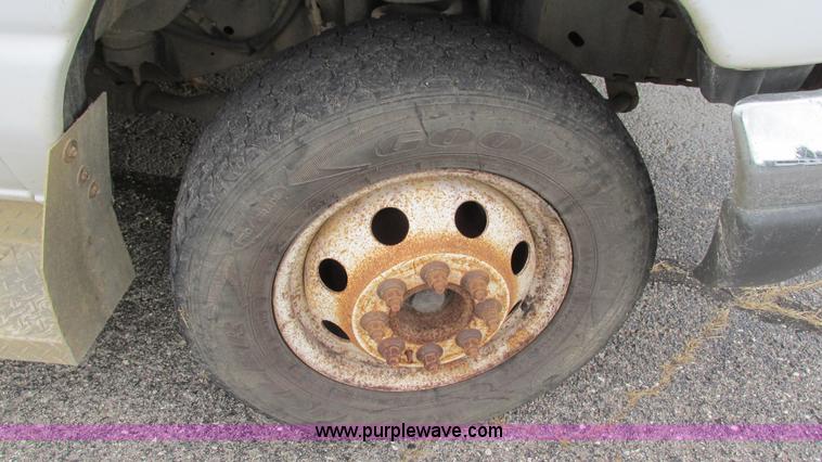 image for item I3194 2005 Ford F350 Goeshen coach bus