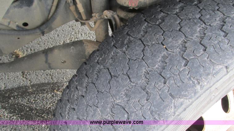 image for item I3194 2005 Ford F350 Goeshen coach bus