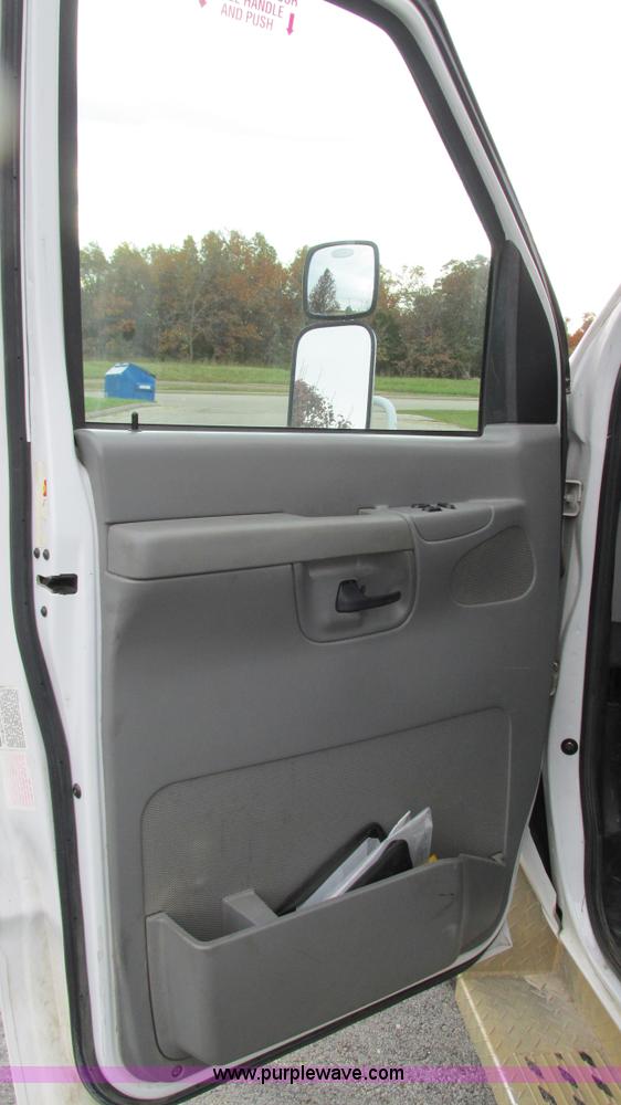 image for item I3194 2005 Ford F350 Goeshen coach bus