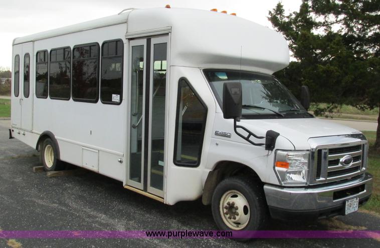 image for item I3195 2008 Ford E450 Starcraft coach bus