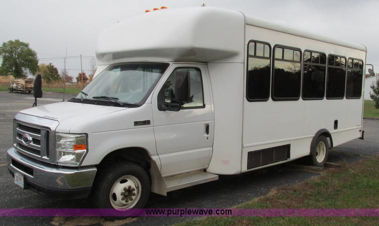 image for item I3195 2008 Ford E450 Starcraft coach bus