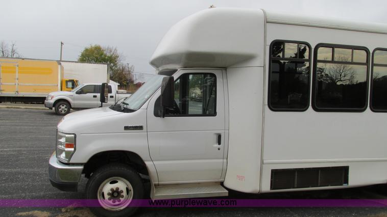 image for item I3195 2008 Ford E450 Starcraft coach bus