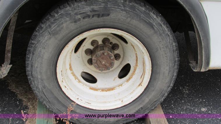 image for item I3195 2008 Ford E450 Starcraft coach bus